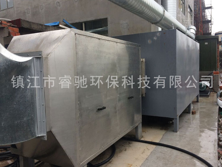 光解加吸附廢氣處理裝置可以提高處理效率